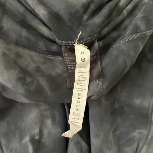 Lululemon Athletica Black Tie Dye Leggings - Picture 3 of 5